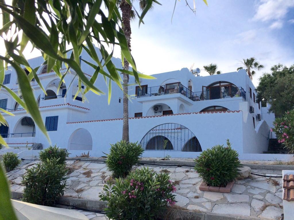 Pissouri Beach Front Apartments Room photo